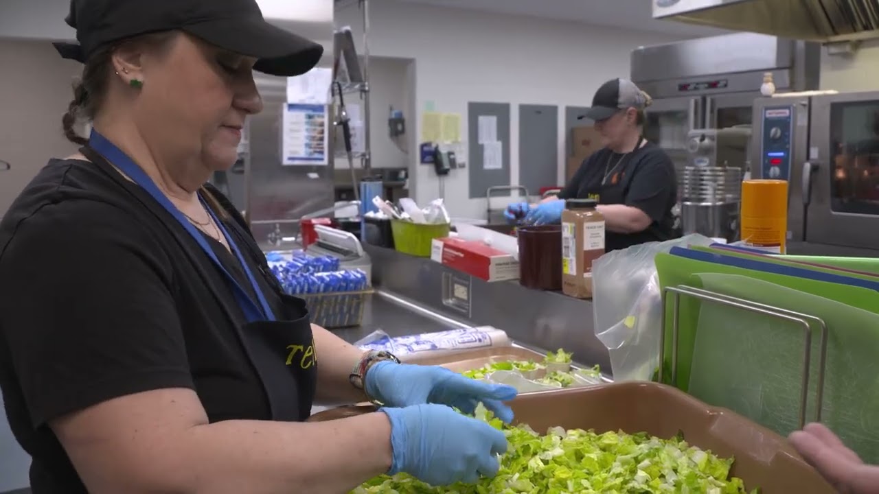 How are school lunches made?