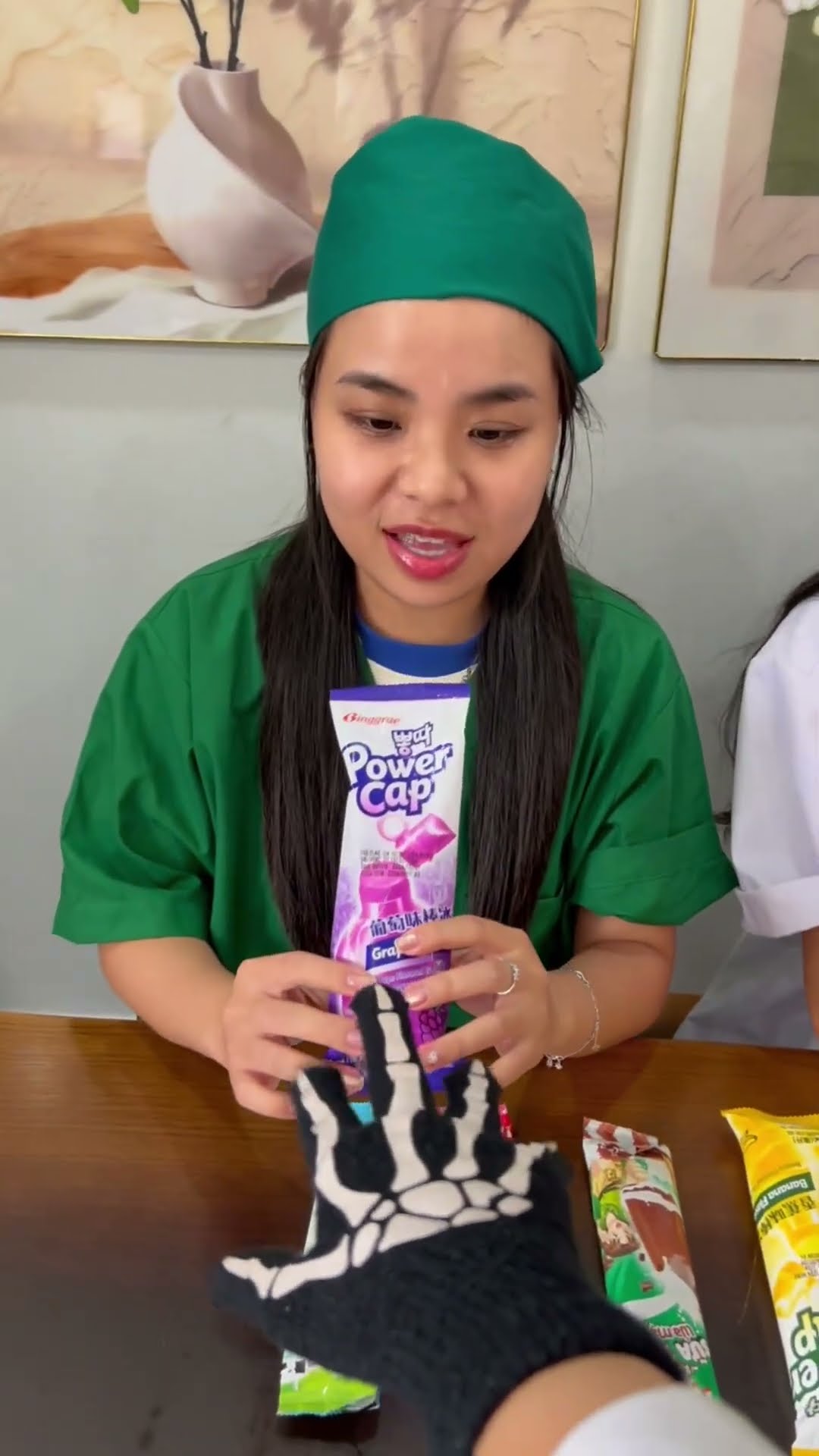 LNS - Y Tá tốt bụng với những que kem ngon || Kind Nurse with delicious ice creams #shorts