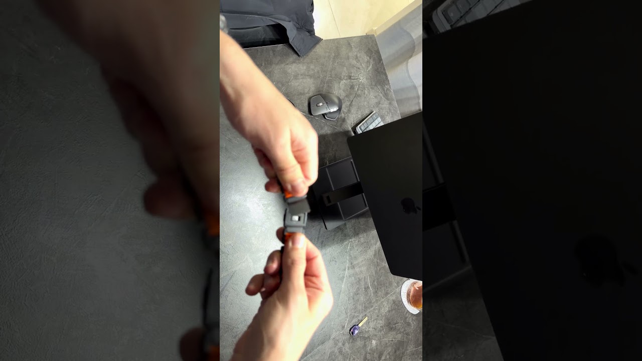 Nomad Apple Watch strap magnet