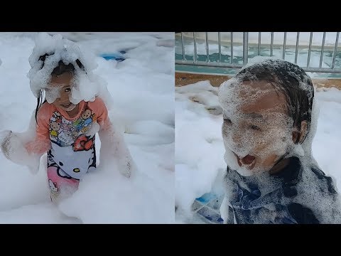 Donna The Explorer And Yohan Playing Bubbles - Funny Kids Video
