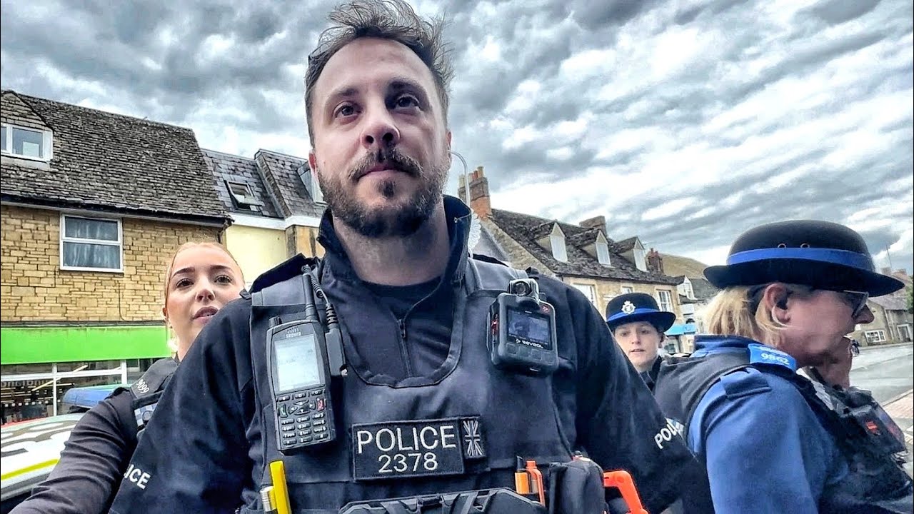 Полицейский по работе с общественностью