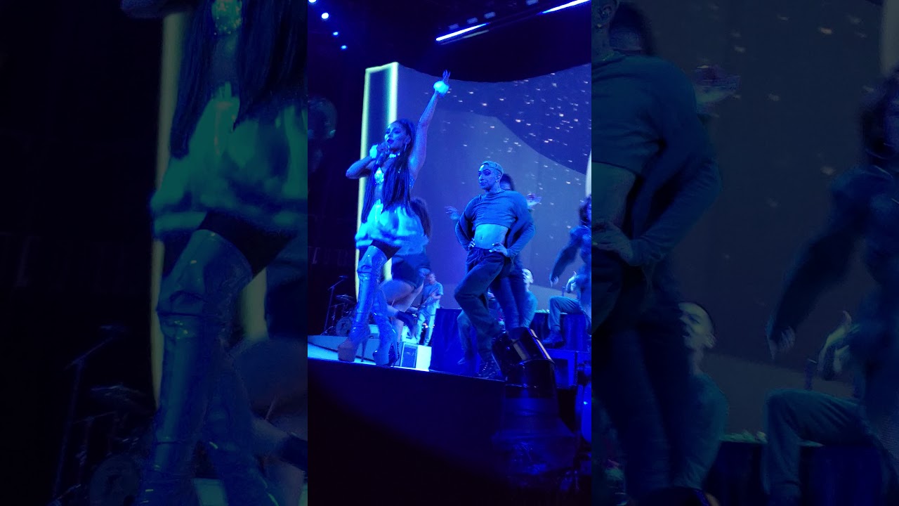 ARIANA GRANDE - DECEMBER/TRUE LOVE - LIVE SWEETENER WORLD TOUR ATLANTA 11/19