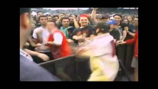 Slipknot's Sid attacks fan at a show