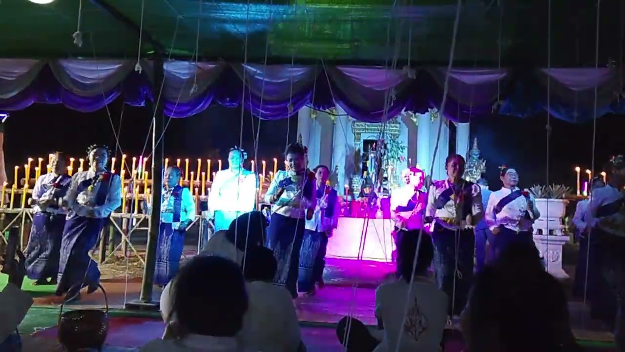 นางรำวัฒนธรรมตำบลคำพี้รำบวงสรวงวัดทองสว่างบ้านกลาง