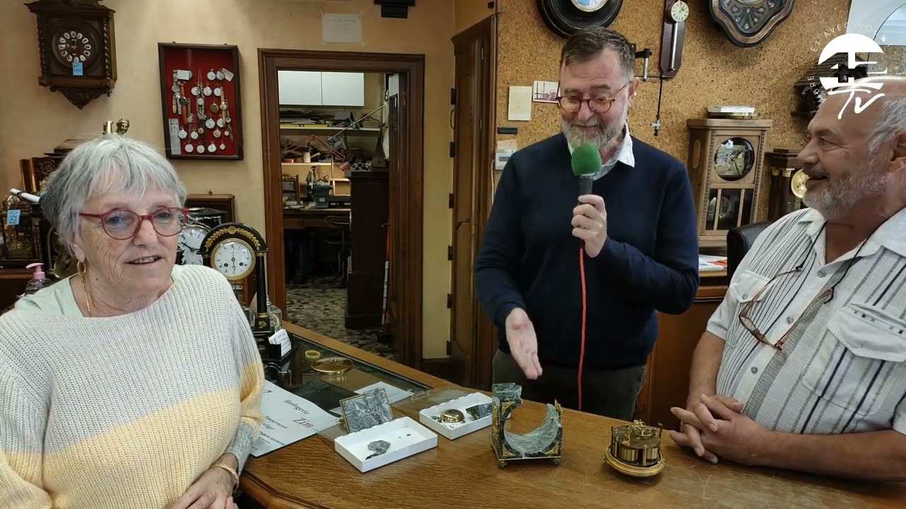 ⁣Danièle fait un voyage de 11000km pour venir faire réparer sa pendule chez Marc Zimmermann.