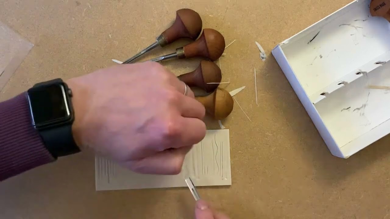 Дешевые и дорогие инструменты для резки линолеума