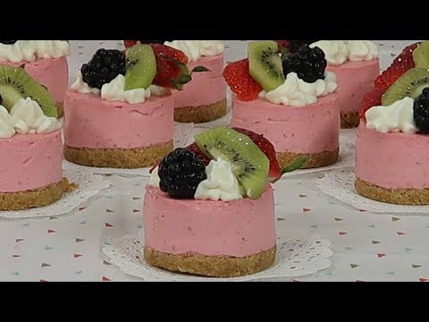 mini-cheesecakes-de-fresas-para-mesa-de-postres---recetas-en-casayfamiliatv
