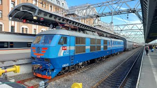 Синий Чех! Прибытие ЧС6-022 с двухэтажным поездом №151/152 Москва - Санкт-Петербург!