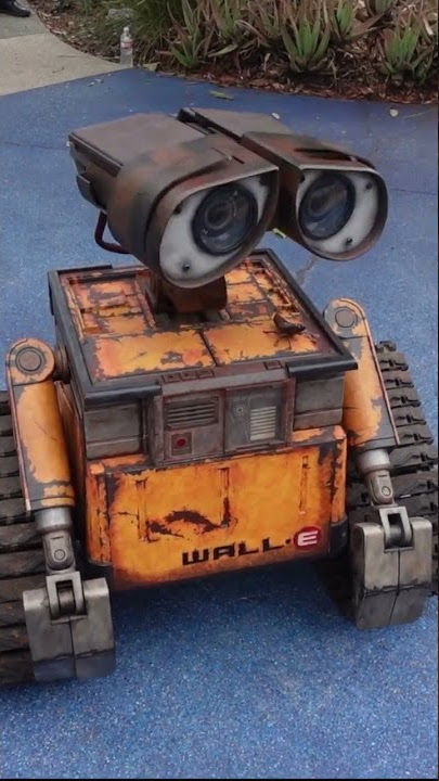 Walle in Real life! We love Wall-e! #shorts