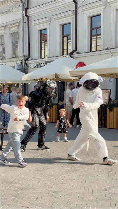 TEACHING SHUFFLE 🤯⭐️ LITTLE BOY DANCE 😱 TUZELITY ASTRONOMIA !!