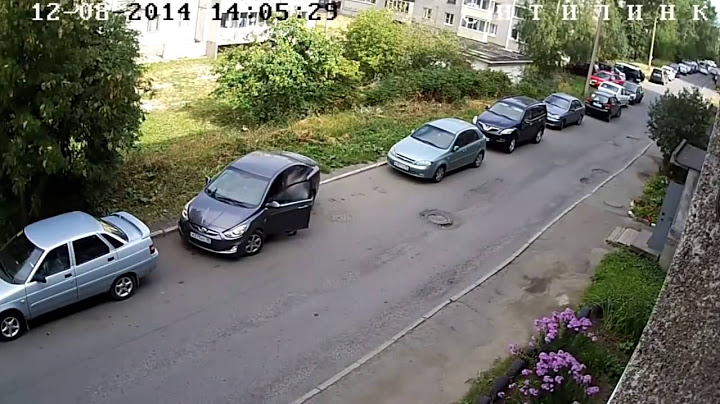 Девушка умеет парковаться