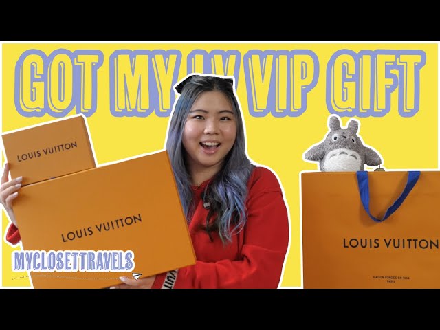 FREE* LOUIS VUITTON EMPLOYEE SWAG 🤩The Coolest Free Gifts, Prizes, and  Uniforms I Got To Keep 