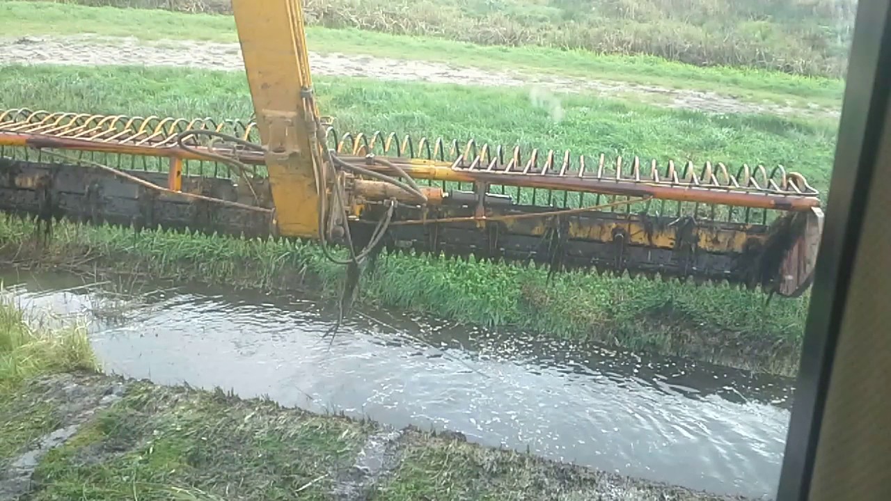 slootreinigen met herder maaikorf 430,