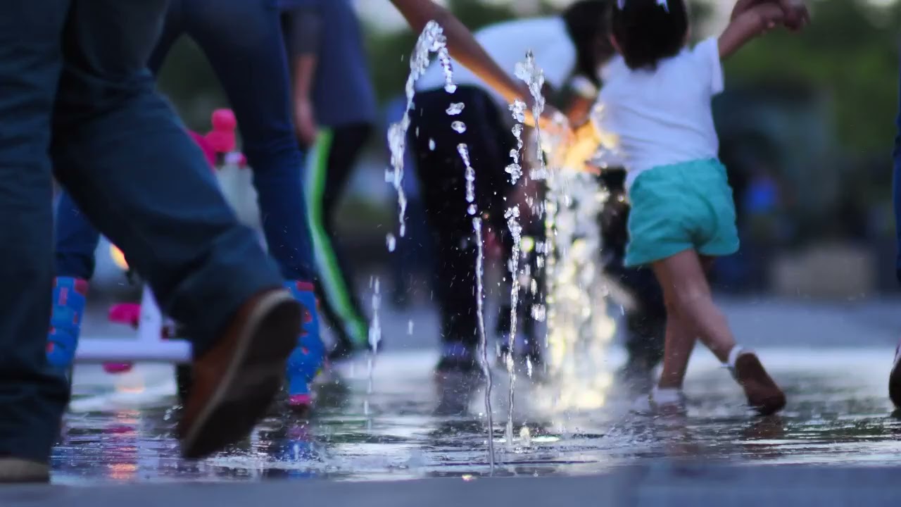 mixkit children playing with a dancing fountain 3469 hd ready