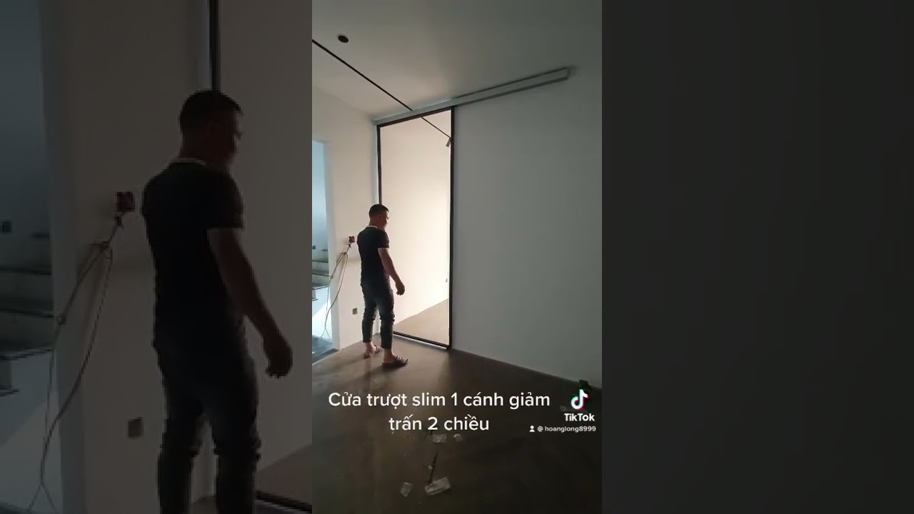Cửa slim trượt 1 cánh kính màu trà, cánh dấu sau tường - youtube