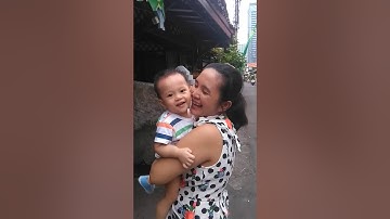 TERSENYUM ITU MENULAR