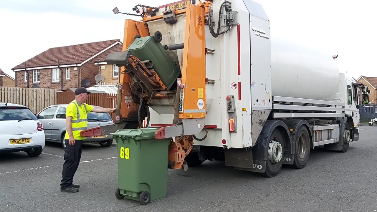 Faun rotopress bin lorry collecting recycling (Glass, metals & plastics), UHA