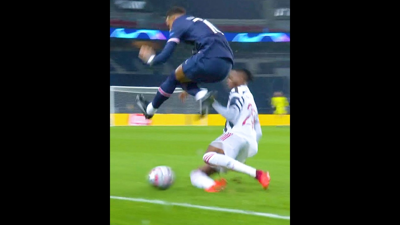 Wan-Bissaka is THE GOAT of Tackles 🐐🔒