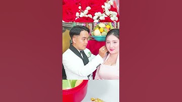 Đám cưới: Đeo vàng cưới cho cô dâu