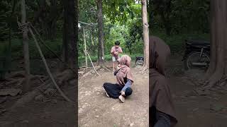 Udah Dapet Zonk, Hp Melayang Pula