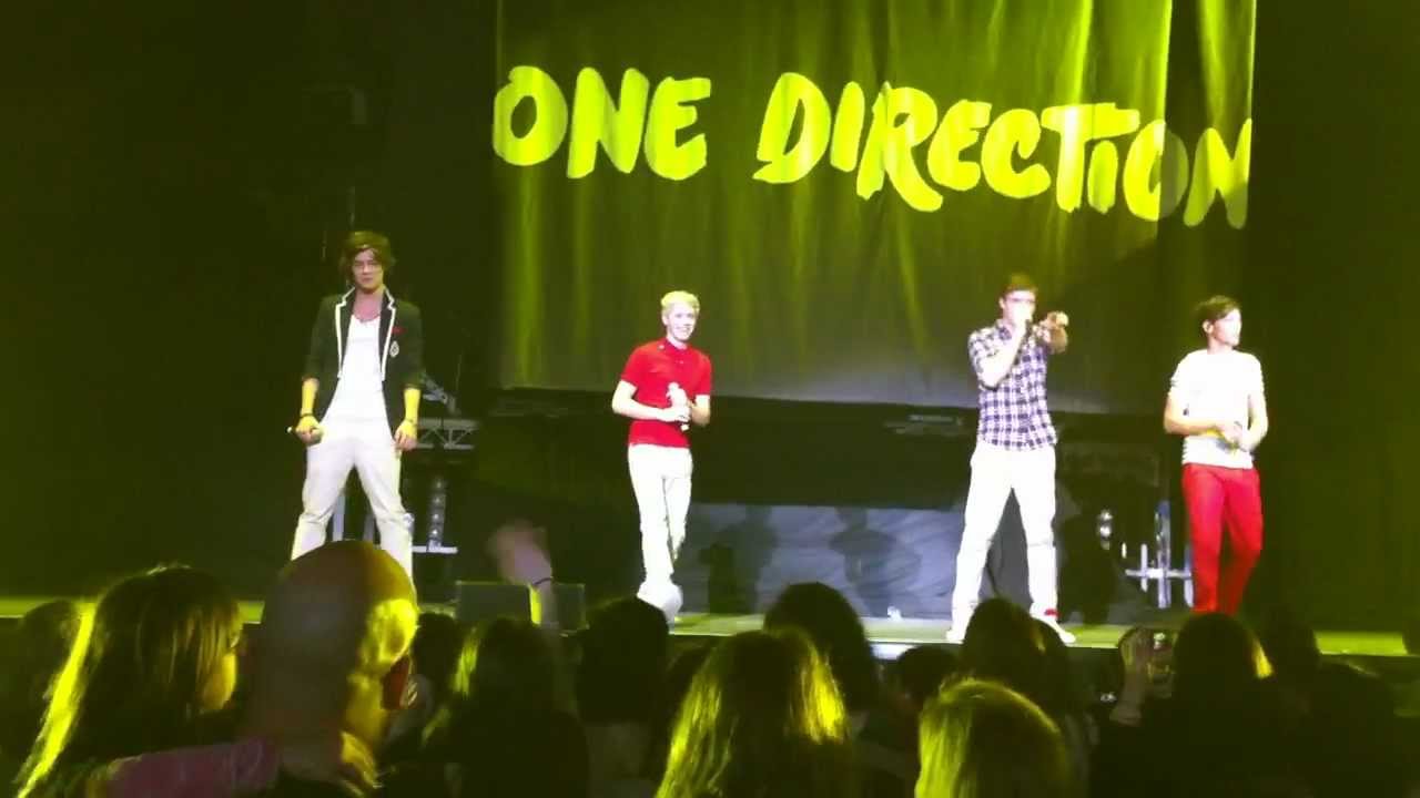 One Direction- What Makes You Beautiful Live at Agganis Arena Boston 3/3/12
