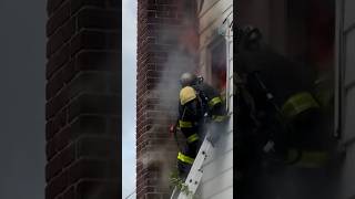 Firefighters race to escape flames in Queens, N.Y.