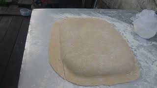 Hoe je suiker in het midden van de gefrituurde brood- of bolang-balenlaag doet