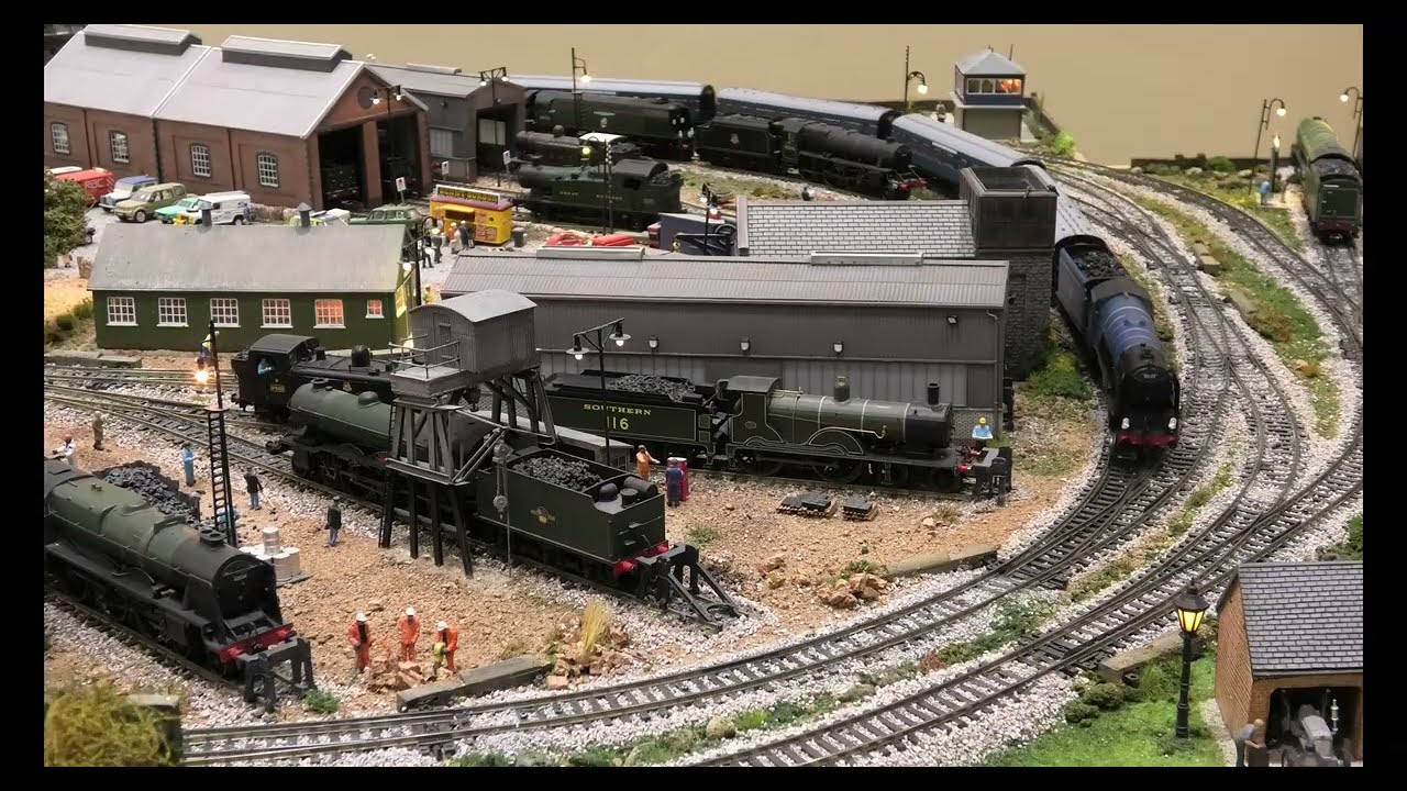 Curlew pulling the full 9 Car Coronation Scot Set  around an ST-245 Radius 2 curved point.