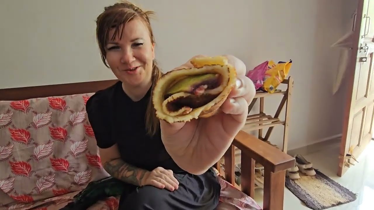 Прощаемся с Катей. Пригласила её на обед. Что бы ещё придумать?