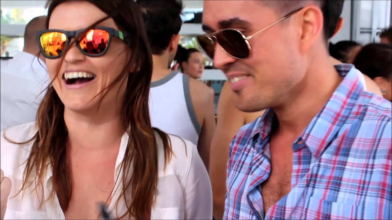 What Magic Tricks Does the Wedding Magician Perform?