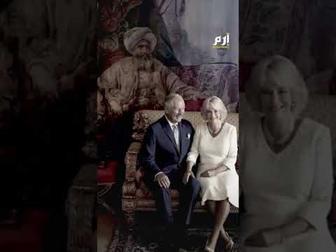 صورة شخصية إسلامية شهيرة خلف الملك تشارلز الثالث