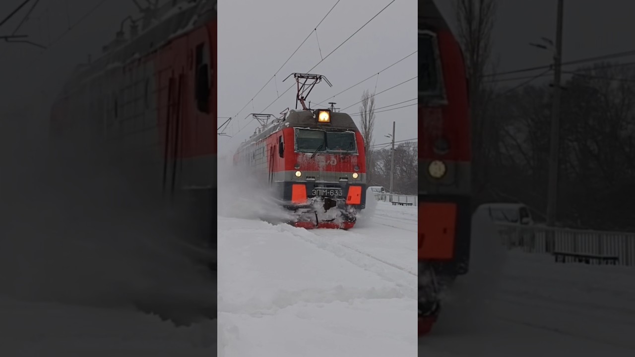 "Снегом в лицо" Электровоз ЭП1М-633 следует резервом 