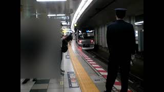 東京メトロ日比谷線13000系　発車