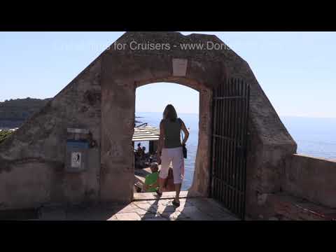 dubrovnik,-walking-round-the-walls-and-ramparts.-jean's-film-for-doris-visits.