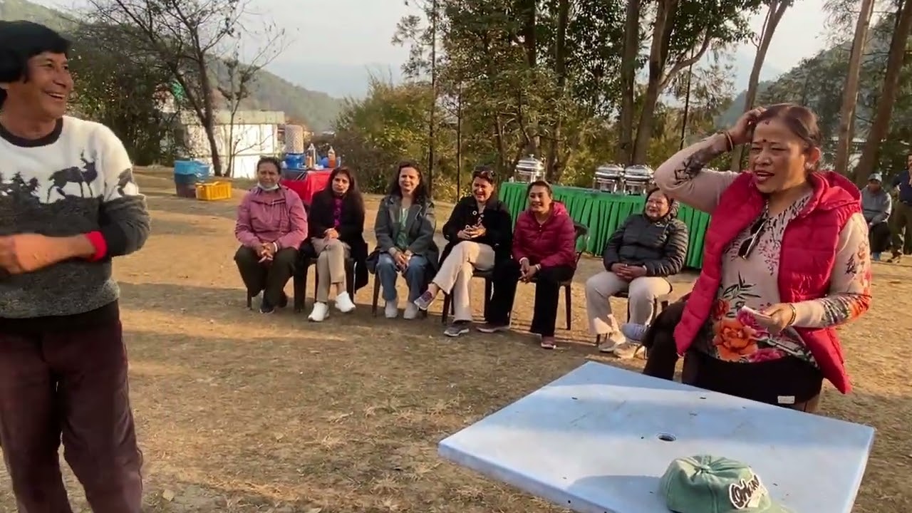 भर्खर दुधे दात हल्लिन हल्लिन लागेका,भर्खर  55 +वर्ष कटेका बालबालिकाहरु खेल खेल्दै खेलाउदै रमाउदै।