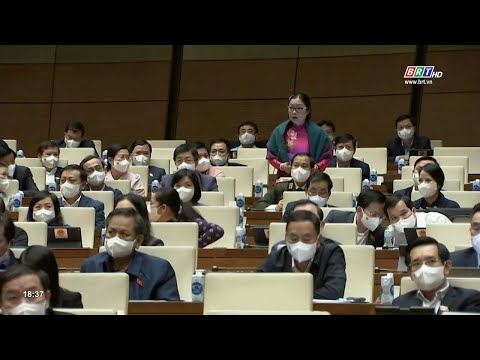 Video Hơn 1,8 triệu học sinh khó khăn không có thiết bị học... - YouTube