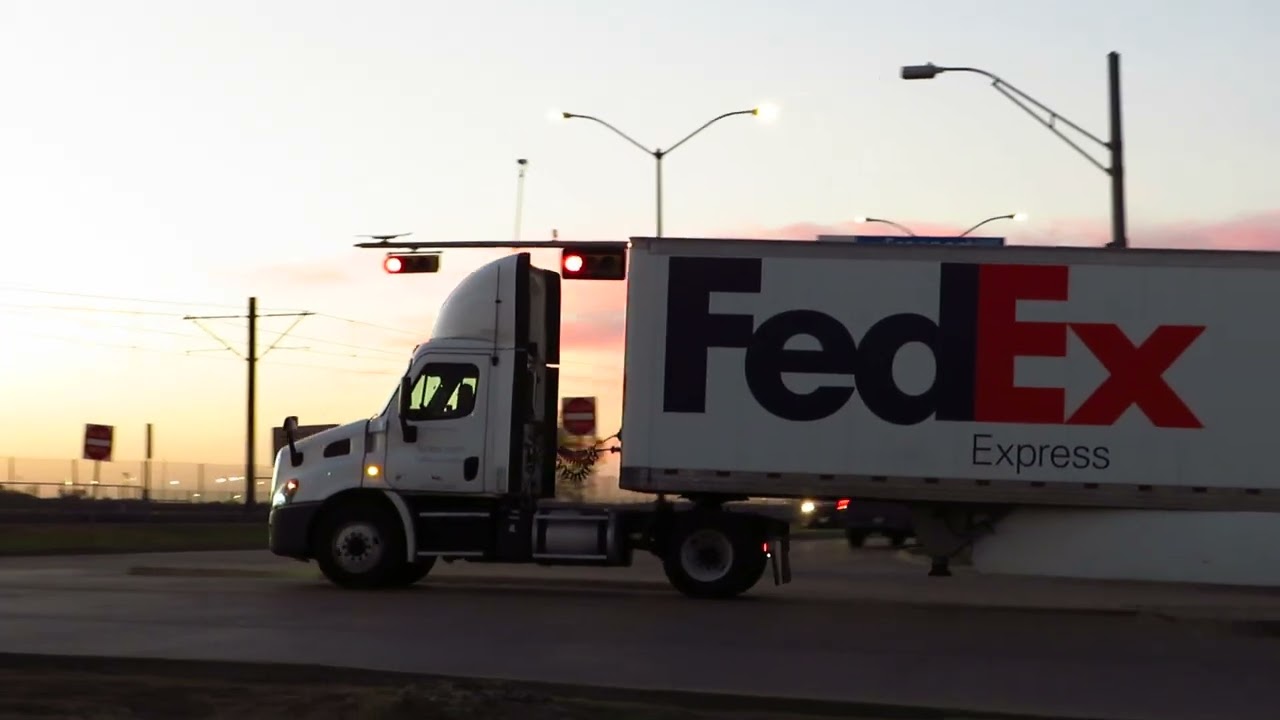 Epic Fedex Truck driver does hornshow.
