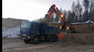 Север, вахта ЯНАО. Студент земляк тренеруется на экскаваторе DOOSAN 420. Карьер, городок.