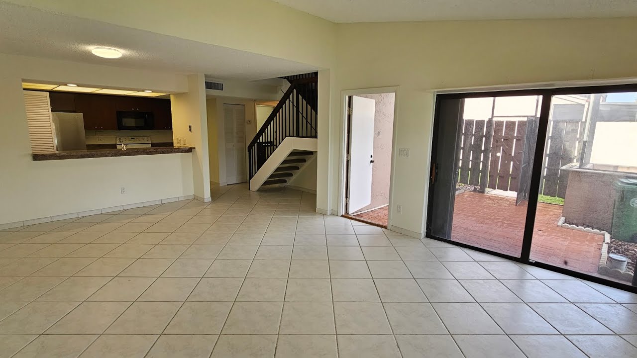 1061 Townhouse 2/2 Pembroke Pines 33026