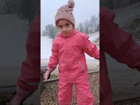 Cute girl Nilya 👧 playing ▶️ 😍