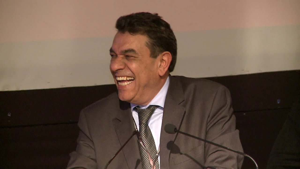 قفشات ورسائل الوزير الوفا في لقاء الصيادلة بأكادير