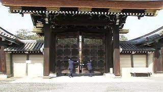 Дворец японских императоров открыл для публики главные ворота