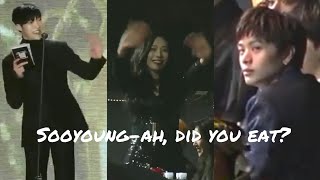 Sungjae reaction to Joy and Dohwan moment - Seoul Music awards [180125] “수영아 밥먹었어??”