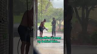 Policeman bathes a homeless man in the car wash 😨