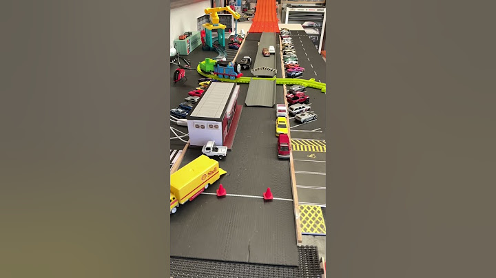 Hot wheels Volvo drift wagon takes on the Nissan Maxima drift wagon 🚗💥💨