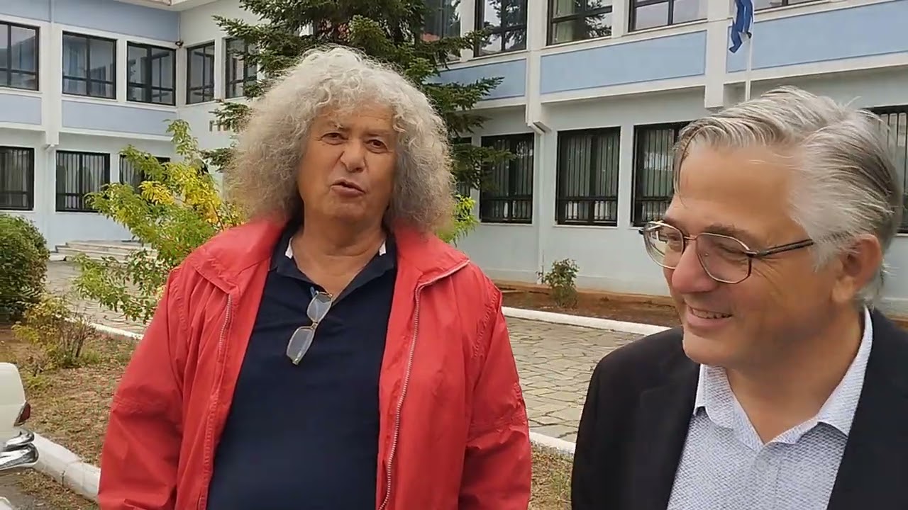 Ρετρό Γοητεία στους Δρόμους της Σιάτιστας :  Αντίκες Νεοκλασικών Αυτοκινήτων 