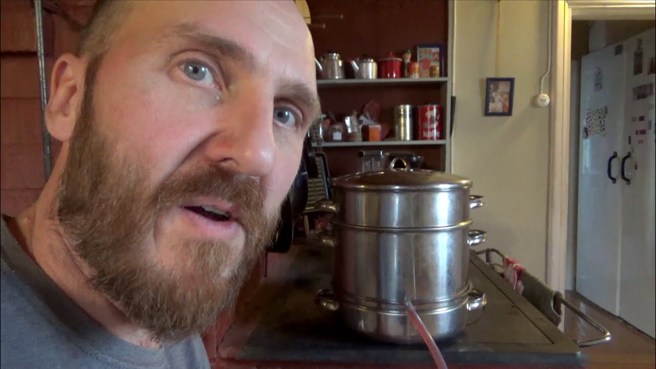 Mehustusta mehumaijalla, näin tehdään 18 pulloa herukkamehua