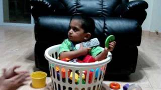 20100531_Vikku_in_his_play_tub.MPG