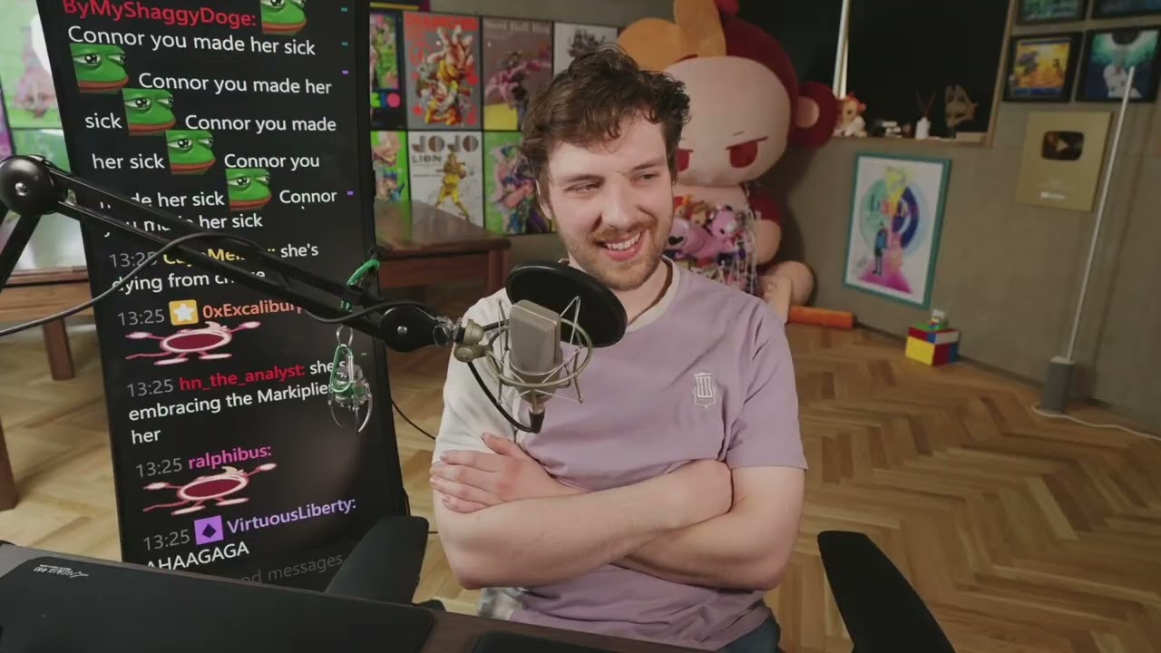 Маус выкладывает своё первое видео на YouTube, и Коннор убеждает её не удалять его.