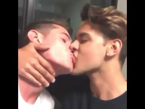 Hot Gay Guys Kissing 19